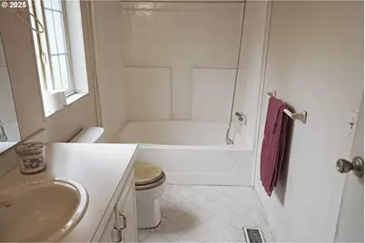 13446 SE Schiller St, Portland, OR 97236 - Photo 11