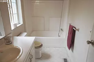 13446 SE Schiller St, Portland, OR 97236 - Photo 11