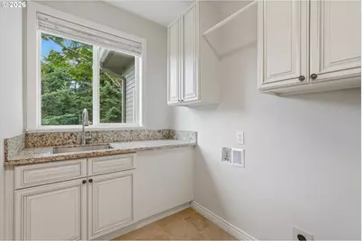 3390 Crescent Dr, West Linn, OR 97068 - Photo 15