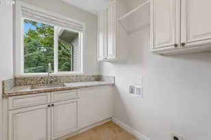 3390 Crescent Dr, West Linn, OR 97068 - Photo 15