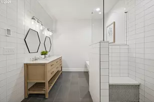 875 N Harbour Dr, Portland, OR 97217 - Photo 17