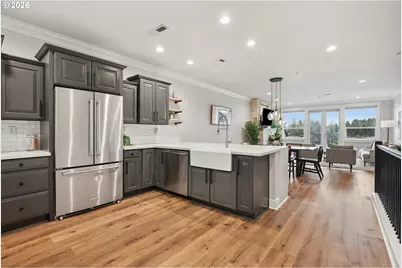 875 N Harbour Dr, Portland, OR 97217 - Photo 9