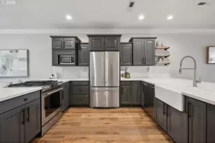 875 N Harbour Dr, Portland, OR 97217 - Photo 9