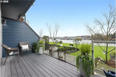 875 N Harbour Dr, Portland, OR 97217 - Photo 3