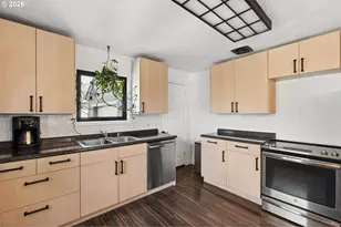 10910 NE Knott St, Portland, OR 97220 - Photo 11