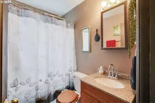 12413 SE Mill St, Portland, OR 97233 - Photo 9