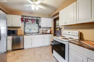 12413 SE Mill St, Portland, OR 97233 - Photo 15