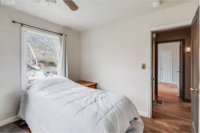 12413 SE Mill St, Portland, OR 97233 - Photo 11