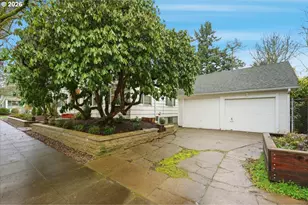 2451 SE Salmon St, Portland, OR 97214 - Photo 3