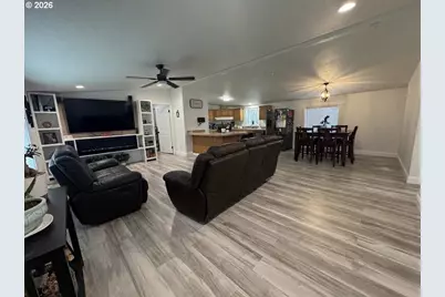 1735 NE 3rd Pl, Hermiston, OR 97838 - Photo 9