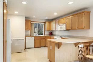 14252 SE Center St, Portland, OR 97236 - Photo 17