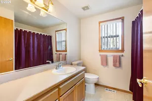 14252 SE Center St, Portland, OR 97236 - Photo 29