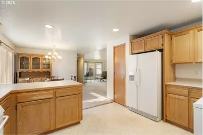 14252 SE Center St, Portland, OR 97236 - Photo 13