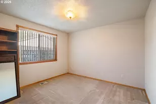 14252 SE Center St, Portland, OR 97236 - Photo 33