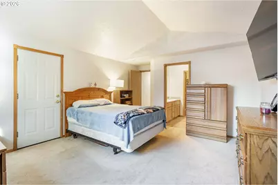 14252 SE Center St, Portland, OR 97236 - Photo 21