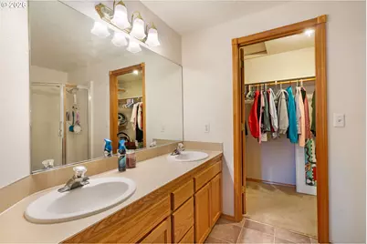 14252 SE Center St, Portland, OR 97236 - Photo 23