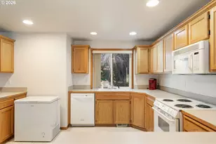 14252 SE Center St, Portland, OR 97236 - Photo 15