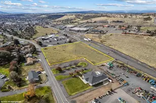 NE Chestnut St, Madras, OR 97741 - Photo 1