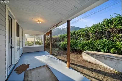 215 Cypress Ave, Garibaldi, OR 97118 - Photo 3