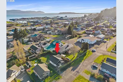 215 Cypress Ave, Garibaldi, OR 97118 - Photo 17