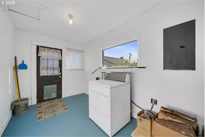 215 Cypress Ave, Garibaldi, OR 97118 - Photo 9