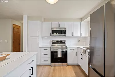 3361 Honeywood St, Eugene, OR 97408 - Photo 15