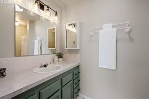 3361 Honeywood St, Eugene, OR 97408 - Photo 35