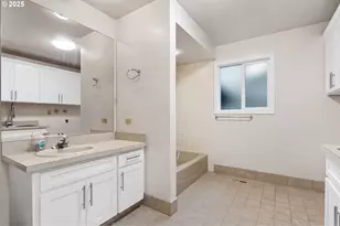 6647 SE 122nd Ave, Portland, OR 97236 - Photo 47