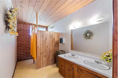 2506 1st St, Tillamook, OR 97141 - Photo 11