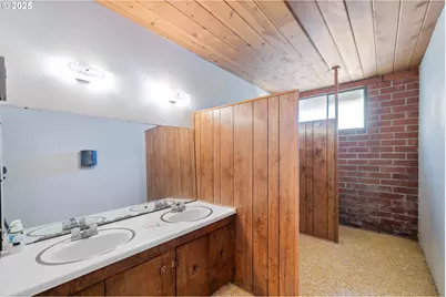 2506 1st St, Tillamook, OR 97141 - Photo 9