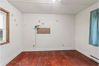 690 N 3rd Pl, Kalama, WA 98625 - Photo 9