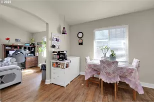 25246 Corky Ln, Veneta, OR 97487 - Photo 9