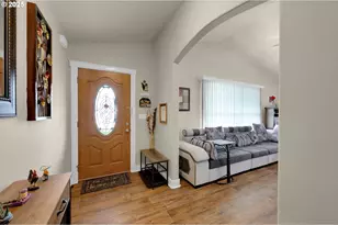 25246 Corky Ln, Veneta, OR 97487 - Photo 5