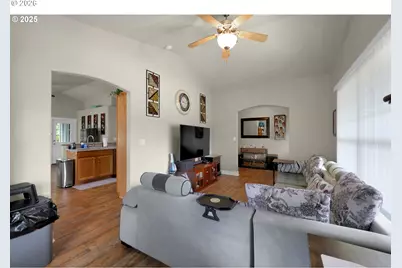 25246 Corky Ln, Veneta, OR 97487 - Photo 7