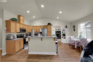 25246 Corky Ln, Veneta, OR 97487 - Photo 15