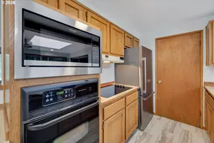 9080 NW Kearney St, Portland, OR 97229 - Photo 9