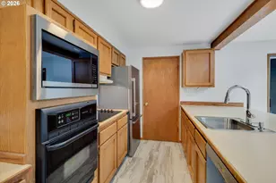 9080 NW Kearney St, Portland, OR 97229 - Photo 9