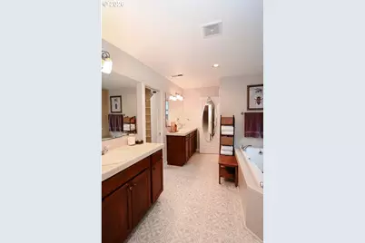 7798 SW Alder St, Portland, OR 97224 - Photo 23