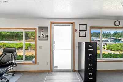 2707 Broadway, North Bend, OR 97459 - Photo 9