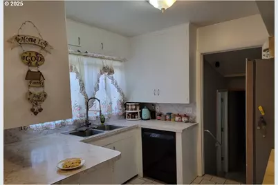 530 W A St, Burns, OR 97720 - Photo 7