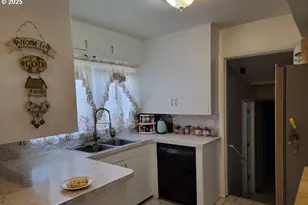 530 W A St, Burns, OR 97720 - Photo 7