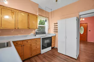 6433 NE Durham Ave, Portland, OR 97211 - Photo 15