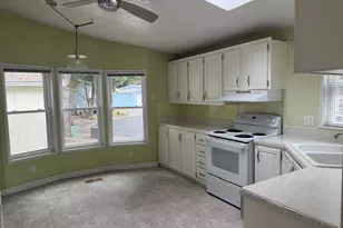 13451 SE Raymond St, Portland, OR 97236 - Photo 11