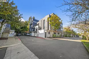 614 S Nevada St, Portland, OR 97219 - Photo 27