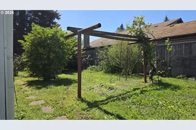 3801 Dove Ln, Eugene, OR 97402 - Photo 37