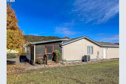 121 Matthew Lee Ct, Roseburg, OR 97471 - Photo 3