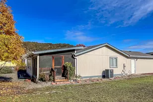 121 Matthew Lee Ct, Roseburg, OR 97471 - Photo 3