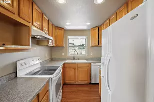 3307 NE Marine Dr, Portland, OR 97211 - Photo 11