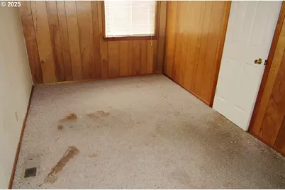 165 Robinson St, Sutherlin, OR 97479 - Photo 9