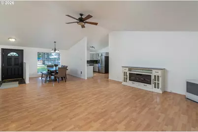52221 Pine Forest Dr, La Pine, OR 97739 - Photo 3